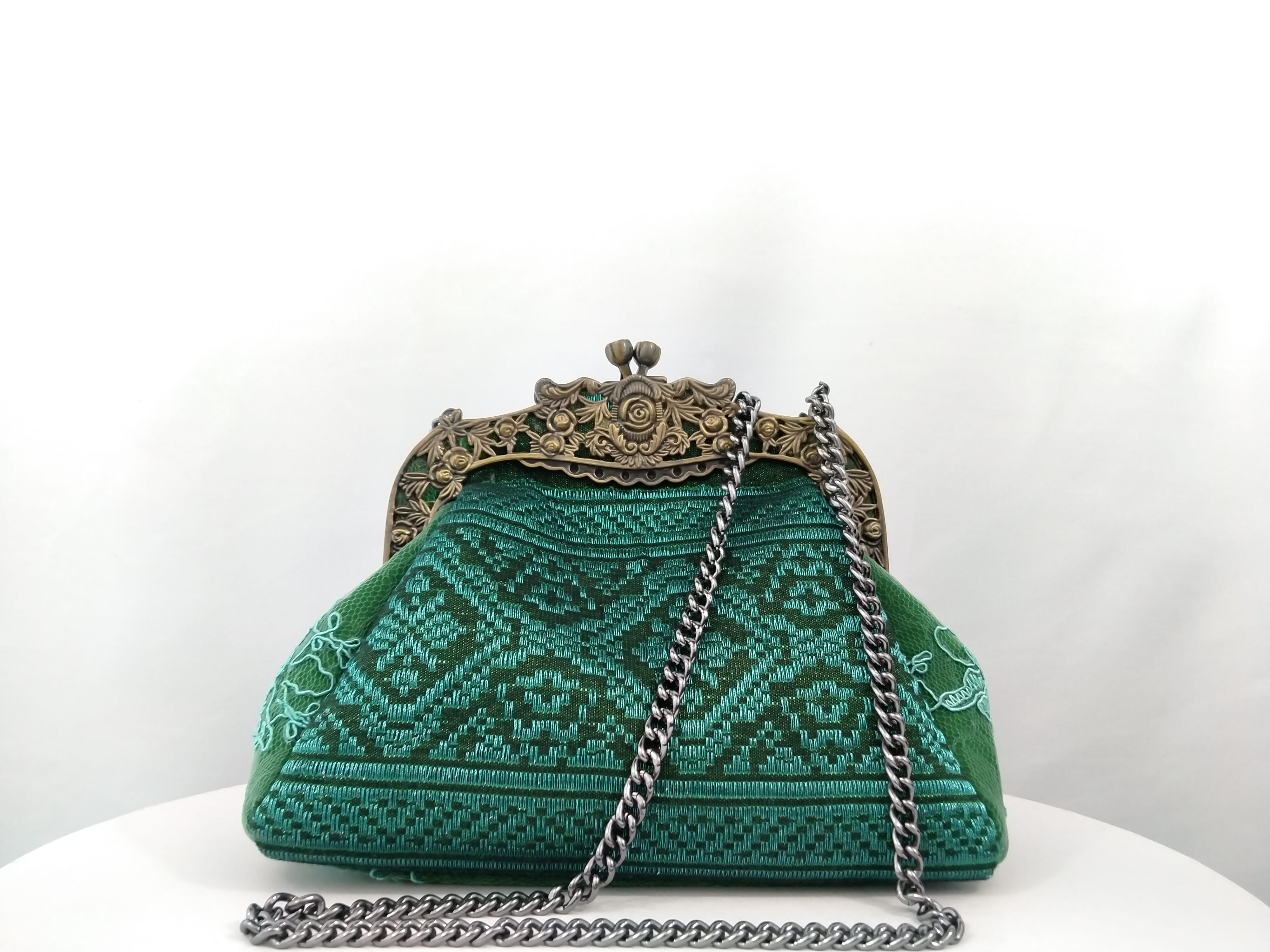 BT-SB03_001 (FRONT VIEW WITH CHAIN)