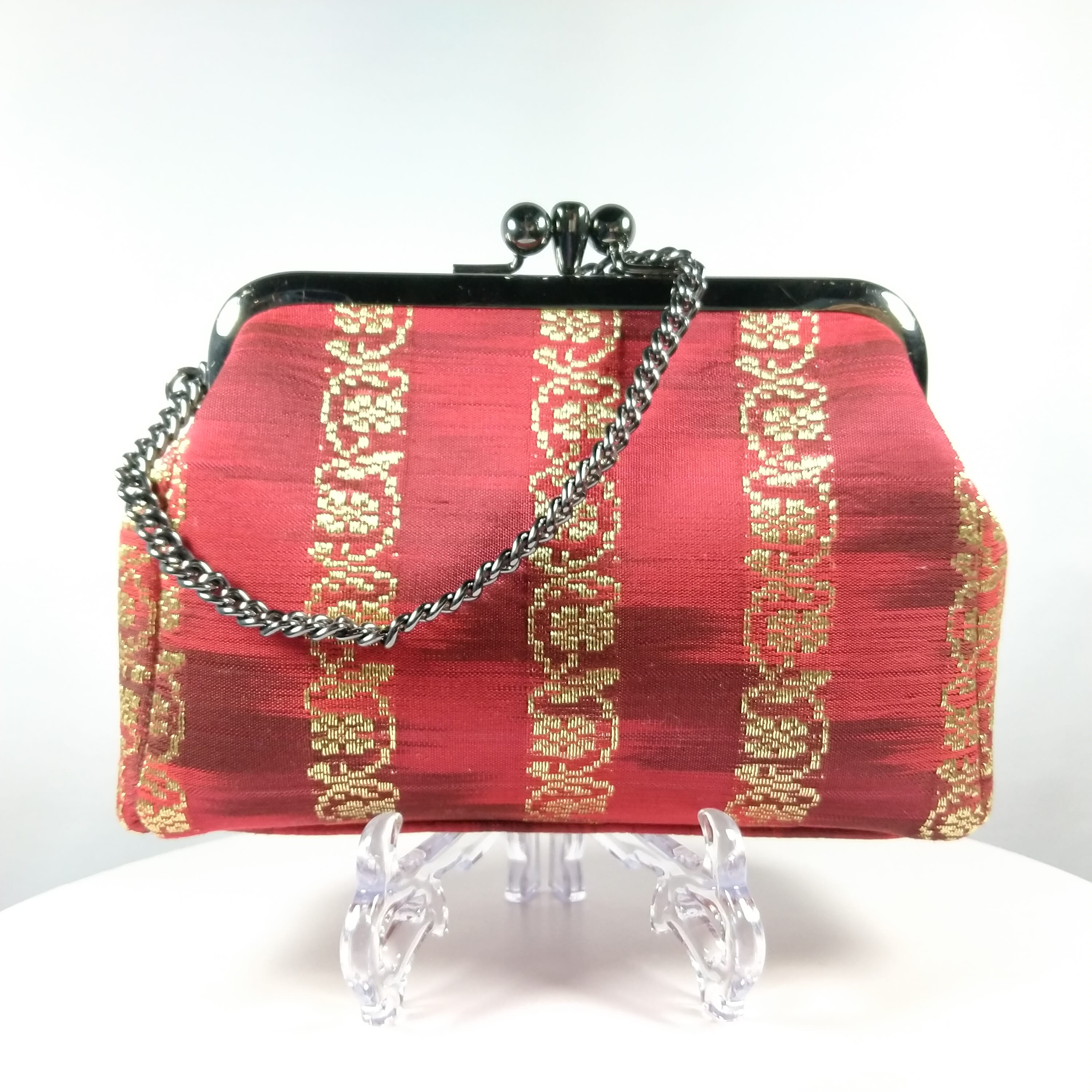 BT-W01_005 (FRONT VIEW WITH CHAIN)