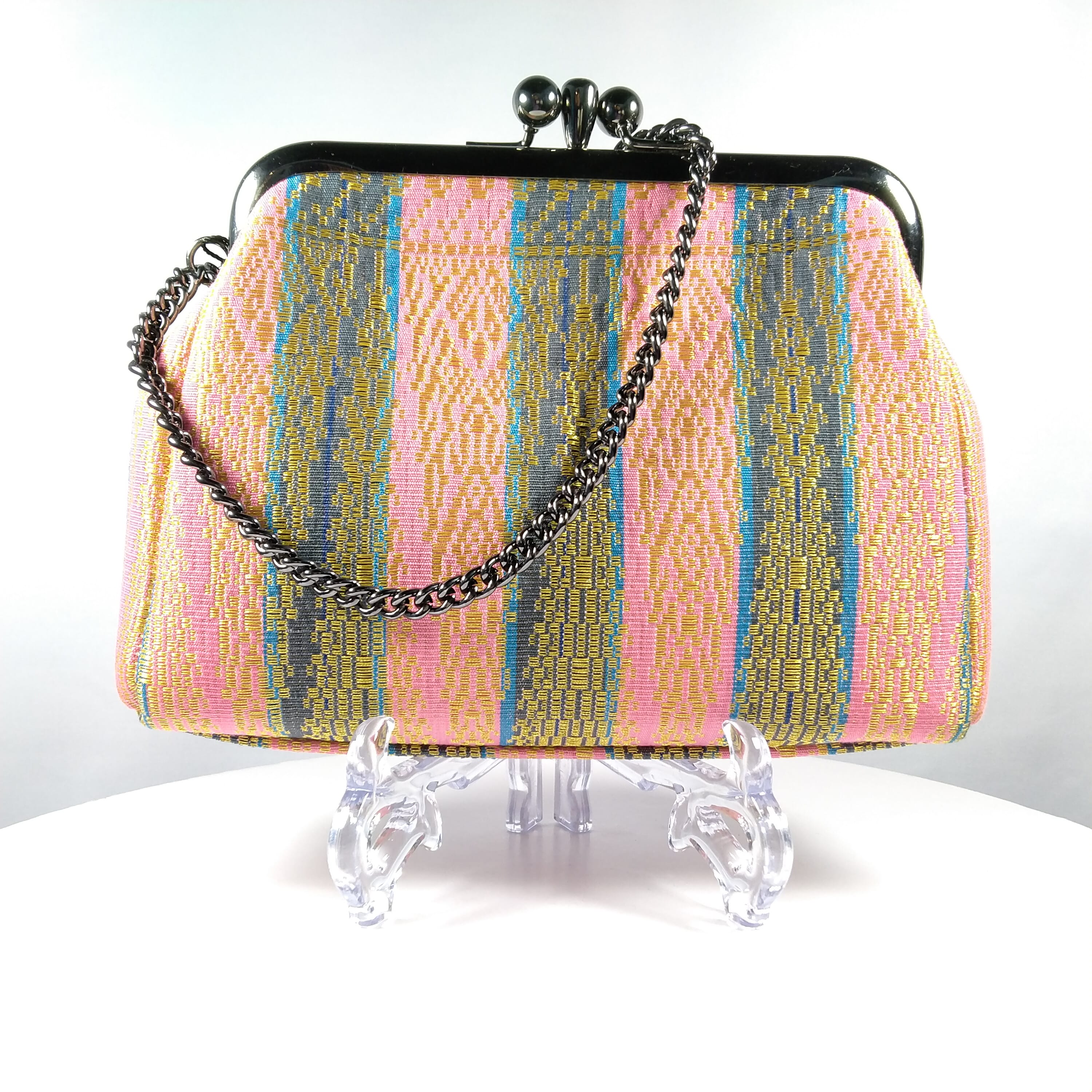 BT-W01_009 (FRONT VIEW WITH CHAIN)