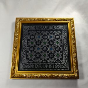 Framed Kain Tenunan